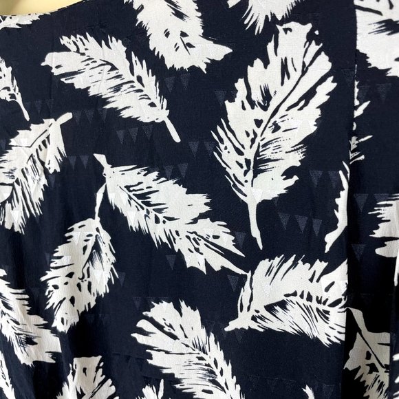 VTG Liz Claiborne 100% Silk Feather Print Blouse 8 - Picture 9 of 10